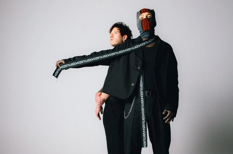 Twenty one pilots